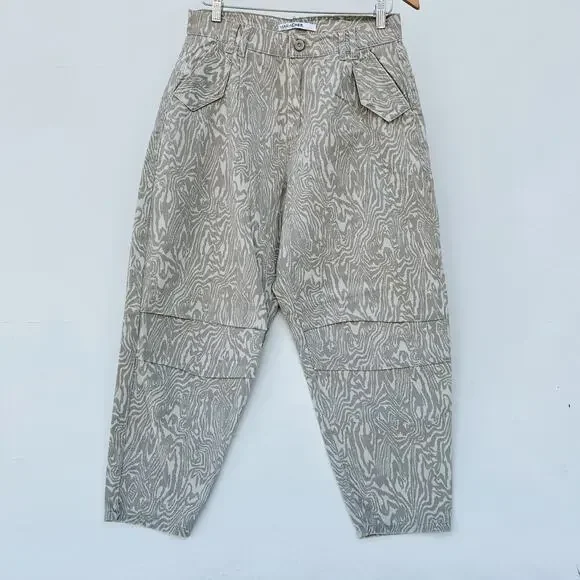 High-Rise Relaxed Cargo Pants — Beige Woodgrain - Picture 3 of 15